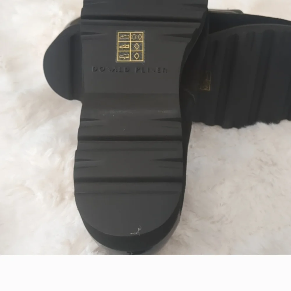 Donald J. Pliner product pair